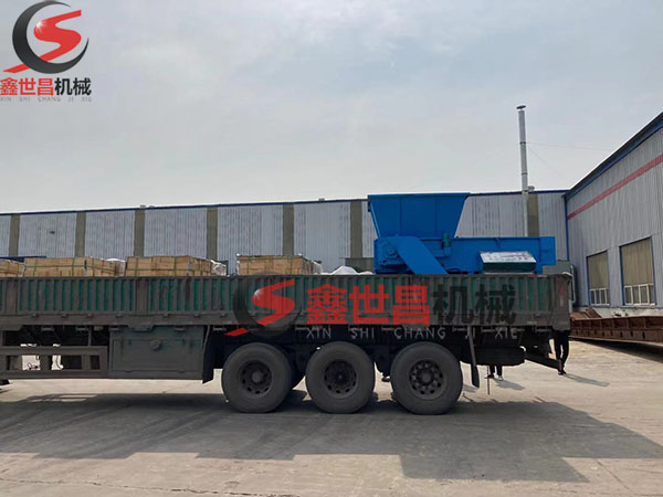 900型單軸撕碎機安徽邵陽發貨現場