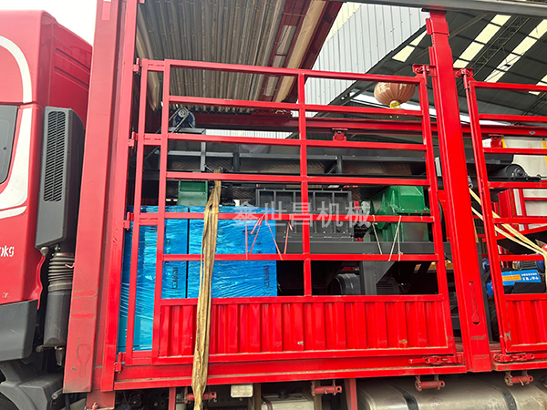 800撕碎機(jī)+800破碎機(jī)發(fā)往海南